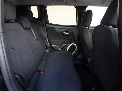 Used 2018 Jeep Renegade Latitude w/ UConnect 8.4 Nav Group FWD image 20