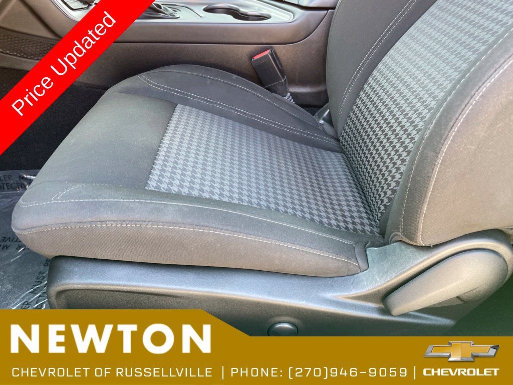 Used 2023 Dodge Challenger SXT w/ Blacktop Package RWD image 6