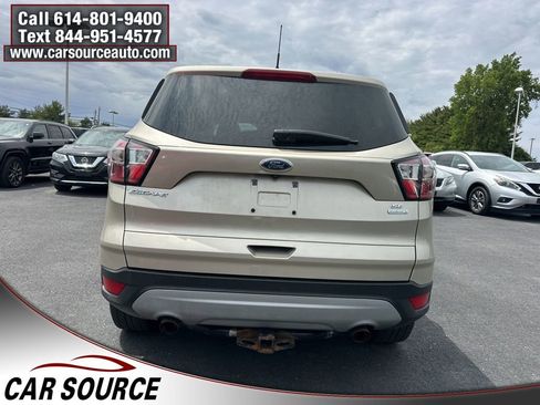 Used 2017 Ford Escape SE FWD image 4