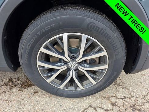 Used 2020 Volkswagen Tiguan SE w/ Panoramic Sunroof Package image 6