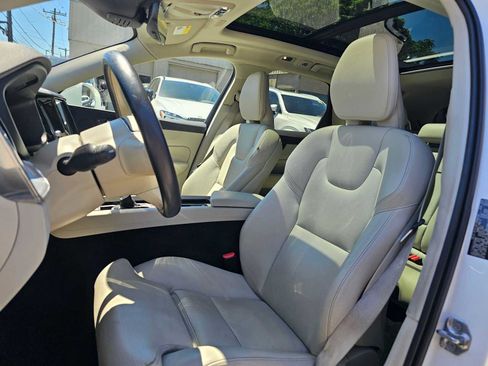 Used 2019 Volvo XC60 T5 Momentum w/ Premium Package FWD image 21