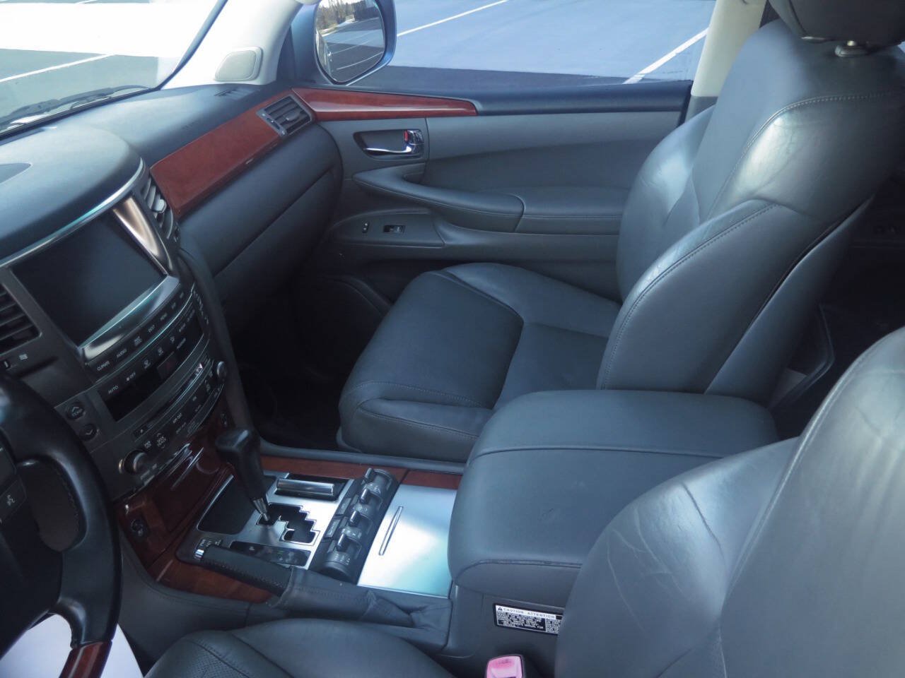 Used 2008 Lexus LX 570 4WD w/ Technology Pkg image 12