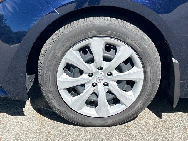 Used 2025 Toyota Corolla LE AWD/4WD image 15