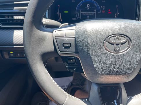 Used 2026 Toyota Camry SE FWD image 13