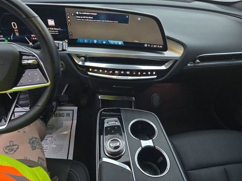 Used 2024 Cadillac Lyriq Luxury AWD/4WD image 19