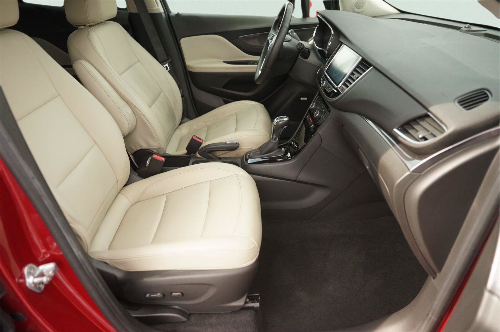 Used 2019 Buick Encore Essence FWD image 18