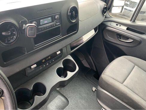 Used 2021 Mercedes-Benz Sprinter 2500 image 32