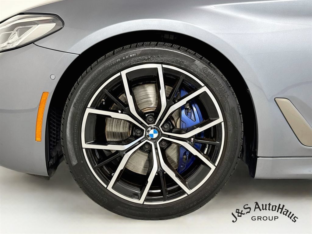 Used 2022 BMW M550i xDrive w/ Executive Package AWD/4WD image 39
