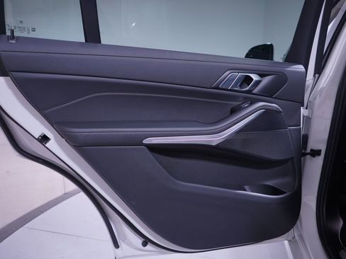 Used 2022 BMW X7 xDrive40i w/ Parking Assistance Package image 16