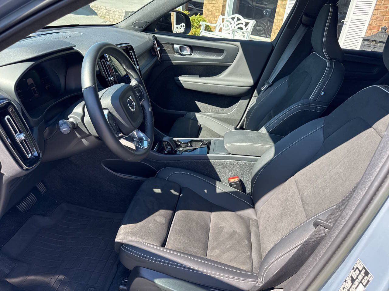 Used 2023 Volvo XC40 Recharge Ultimate w/ Protection Package Premier AWD/4WD image 13