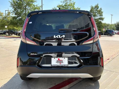 Used 2025 Kia Soul LX w/ LX Technology Package FWD image 7