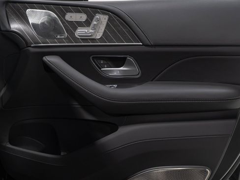 Used 2025 Mercedes-Benz Maybach GLS 600 4MATIC image 58