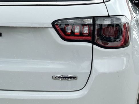 Used 2024 Jeep Compass Latitude image 8