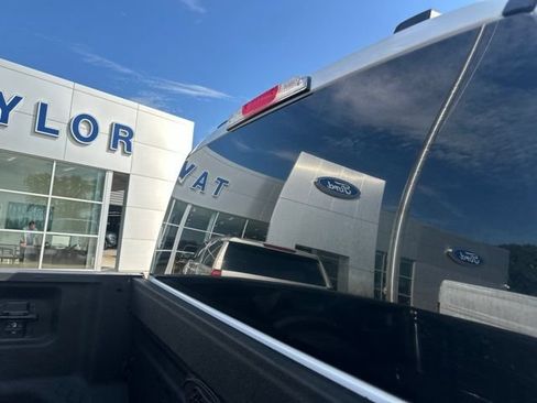 Used 2022 Ford F250 XLT w/ XLT Premium Package AWD/4WD image 13