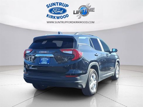 Used 2024 GMC Terrain SLE w/ Driver Convenience Package image 3