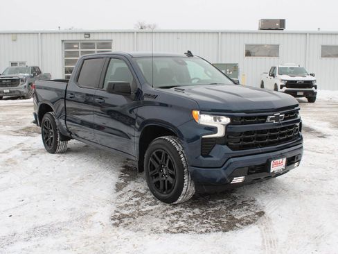 Used 2023 Chevrolet Silverado 1500 RST image 3