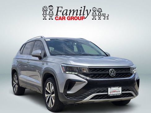 Used 2022 Volkswagen Taos SE AWD/4WD image 2