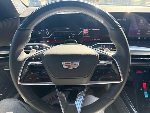 Used 2025 Cadillac Escalade V AWD/4WD image 12