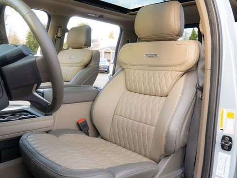 Used 2025 Ford F450 Platinum w/ Platinum Plus Package image 12