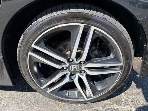 Used 2017 Honda Accord Sport image 31