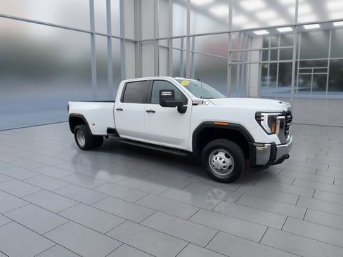 Used 2025 GMC Sierra 3500 Pro AWD/4WD image 2