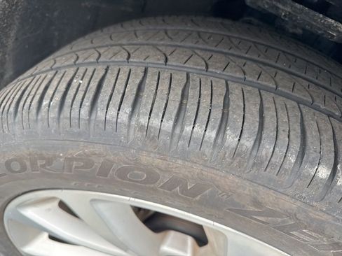 Used 2023 Ford Explorer Platinum w/ Technology Package image 6