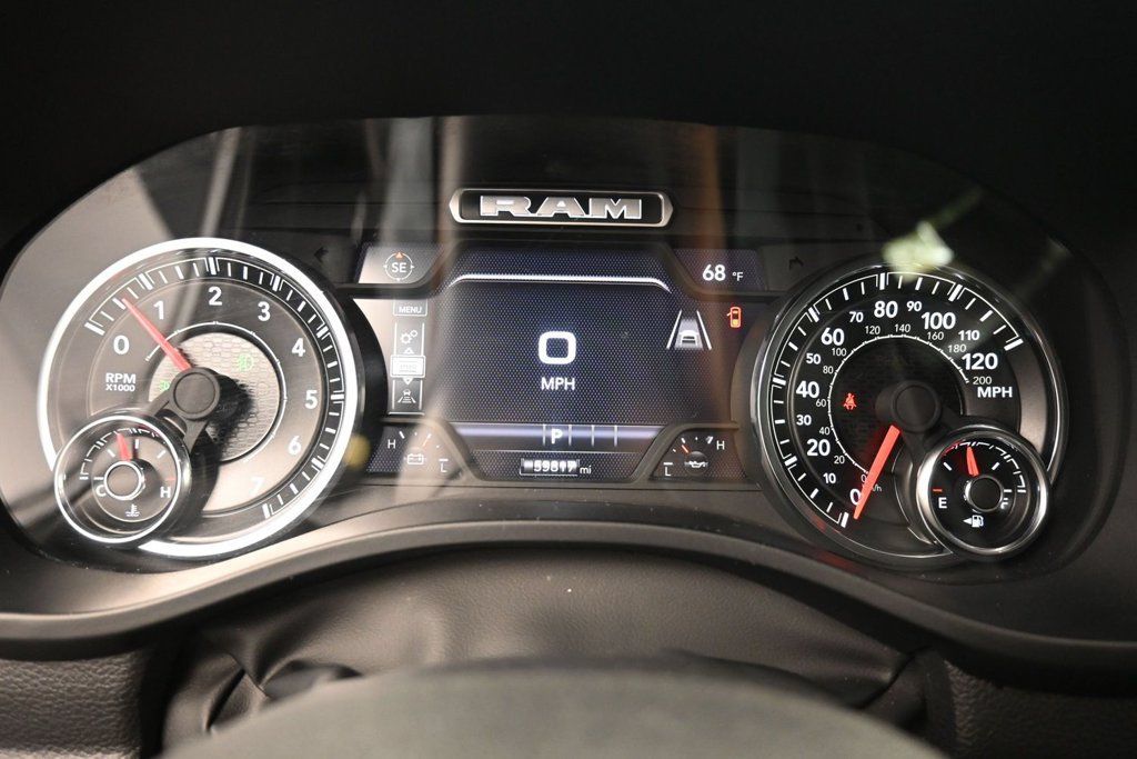 Used 2025 RAM 1500 Laramie AWD/4WD image 9
