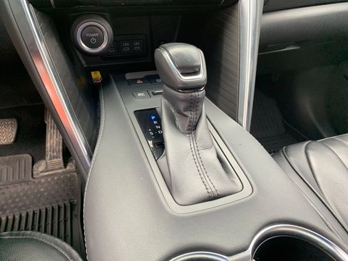 Used 2023 Toyota Venza Limited image 27