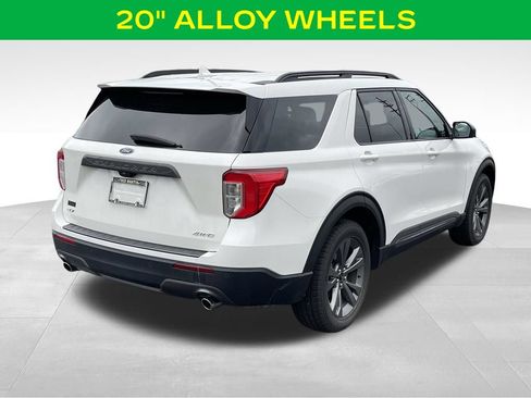 Used 2021 Ford Explorer XLT w/ Equipment Group 202A AWD/4WD image 9