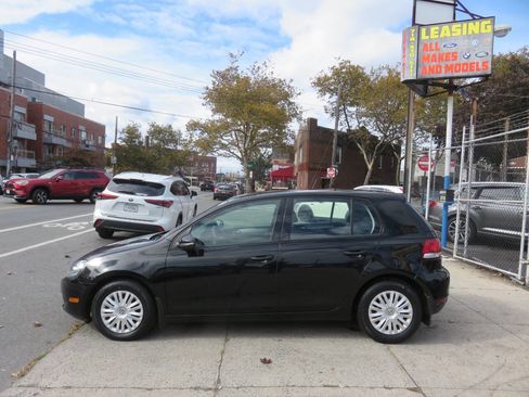 Used 2014 Volkswagen Golf 4-Door image 6