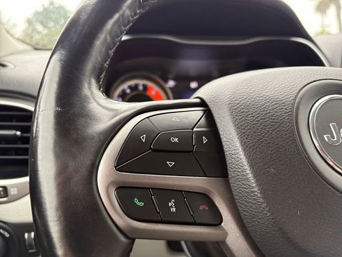 Used 2020 Jeep Cherokee Limited image 17