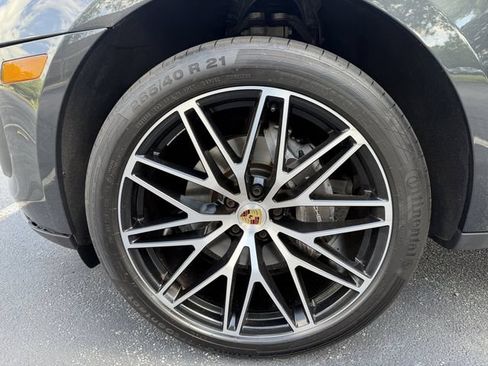 Used 2023 Porsche Macan AWD/4WD image 47