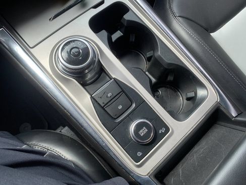 Used 2022 Ford Explorer XLT w/ Equipment Group 202A AWD/4WD image 27