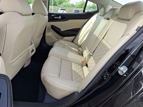 Used 2023 Nissan Maxima Platinum FWD image 11