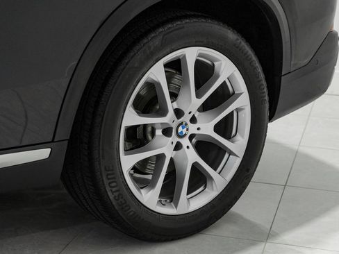 Used 2022 BMW X5 xDrive40i w/ Parking Assistance Package image 59