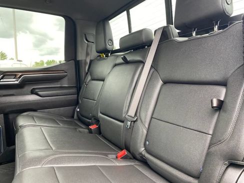 Used 2024 Chevrolet Silverado 1500 LT Trail Boss w/ LT Trail Boss Premium Package AWD/4WD image 17