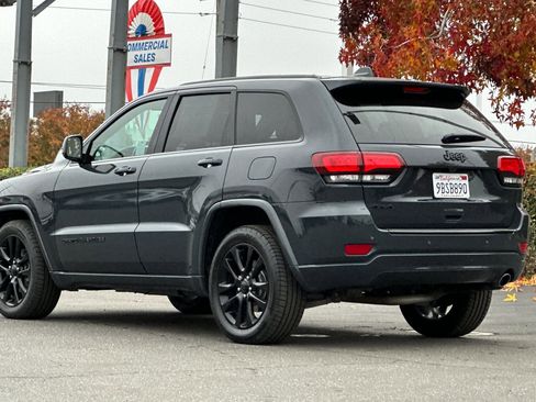Used 2018 Jeep Grand Cherokee Altitude image 6
