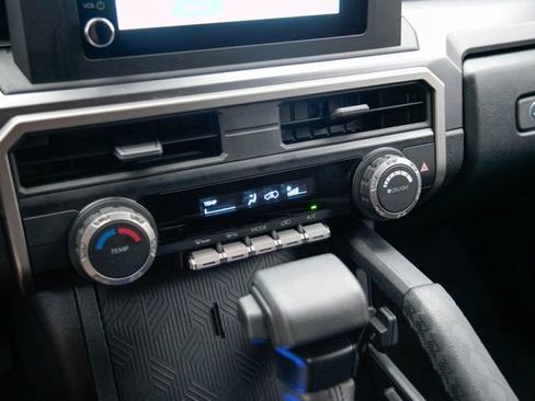 Used 2025 Toyota 4Runner SR5 AWD/4WD image 18
