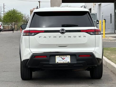 Used 2025 Nissan Pathfinder SV FWD image 4