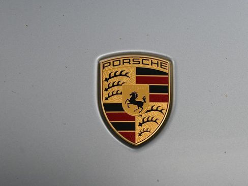 Certified 2025 Porsche Macan AWD/4WD image 32
