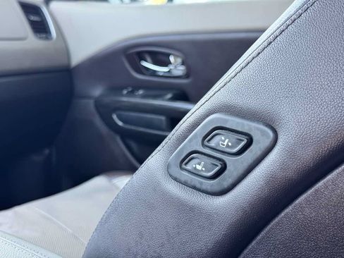 Used 2017 Kia Sedona SX Limited FWD image 38