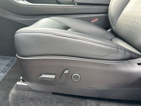 Used 2022 Tesla Model Y Long Range image 14