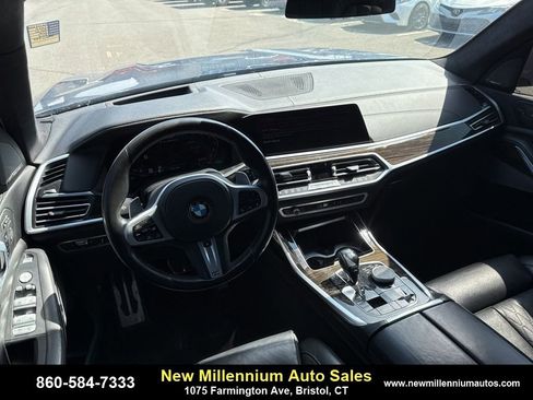 Used 2020 BMW X7 M50i image 10