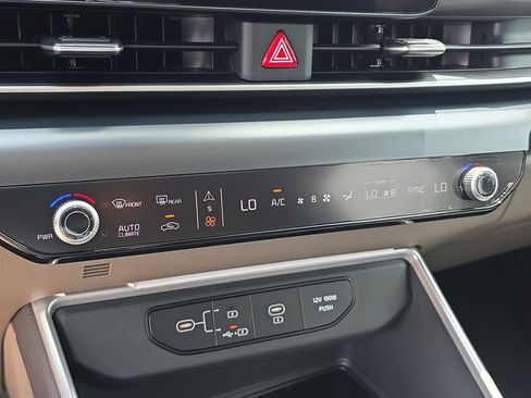 New 2027 Kia Carnival LX FWD image 25