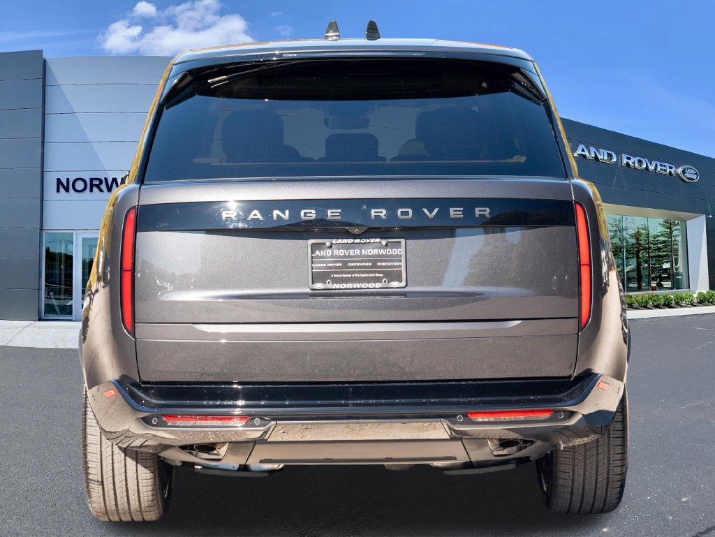 New 2027 Land Rover Range Rover Long Wheelbase SE AWD/4WD image 5