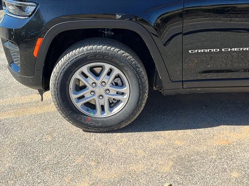 New 2025 Jeep Grand Cherokee Laredo image 12