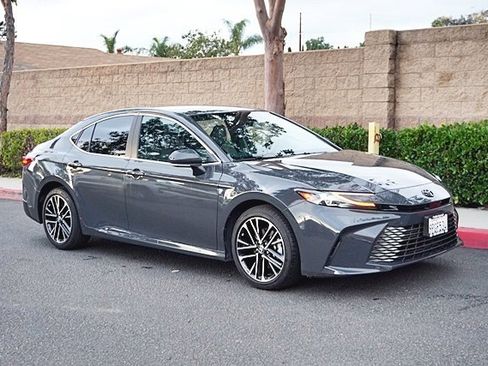 Used 2025 Toyota Camry XLE image 6