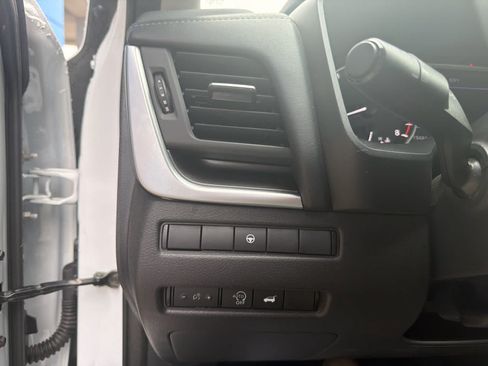 Used 2025 Nissan Rogue SV FWD image 22