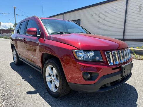 Used 2017 Jeep Compass Latitude AWD/4WD image 1