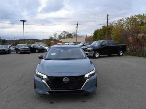Used 2025 Nissan Sentra SR w/ SR Premium Package FWD image 2